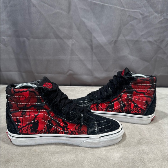Vans x Stranger Things Sk8-Hi Reissue Sneakers - Picture 11 of 12